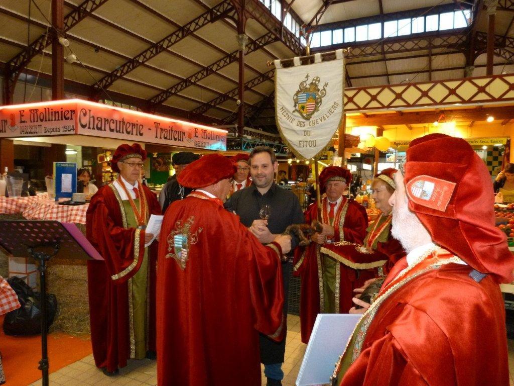 halles_narbonne_tout_un_fromage_aveyronnais_aop_fitou_confrerie_la_mesnie_roquefort_papillon_societe_fourme_d_ambert_bergers_larzac_23_mai_2014-51