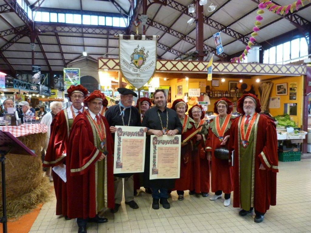 halles_narbonne_tout_un_fromage_aveyronnais_aop_fitou_confrerie_la_mesnie_roquefort_papillon_societe_fourme_d_ambert_bergers_larzac_23_mai_2014-55