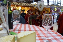 halles_narbonne_tout_un_fromage_aveyronnais_aop_fitou_confrerie_la_mesnie_roquefort_papillon_societe_fourme_d_ambert_bergers_larzac_23_mai_2014-31