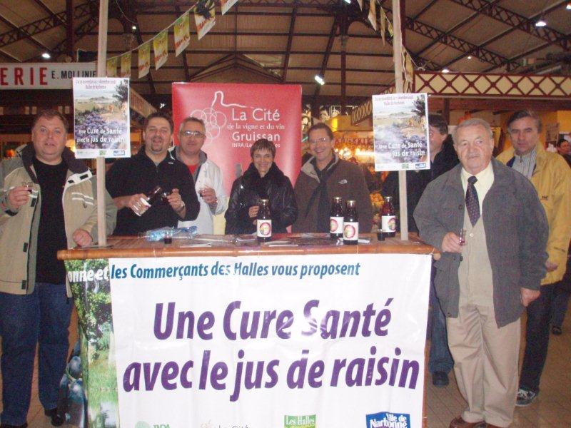 Halles_Narbonne_-_Cure_jus_de_raisin_&_Confreries_2008_(1)