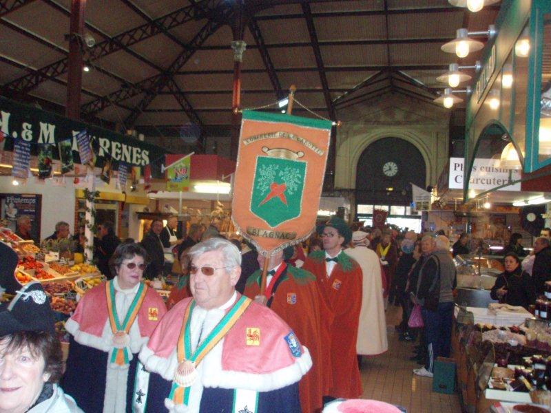 Halles_Narbonne_-_Cure_jus_de_raisin_&_Confreries_2008_(13)