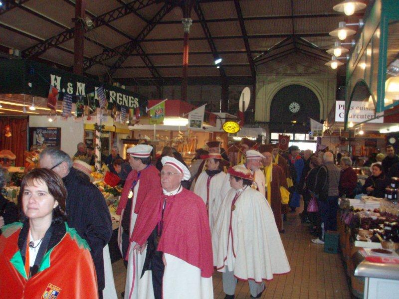 Halles_Narbonne_-_Cure_jus_de_raisin_&_Confreries_2008_(14)