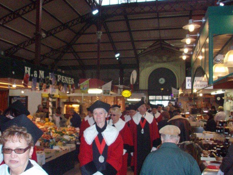 Halles_Narbonne_-_Cure_jus_de_raisin_&_Confreries_2008_(16)