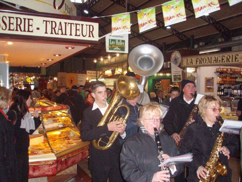Halles_Narbonne_-_Cure_jus_de_raisin_&_Confreries_2008_(3)