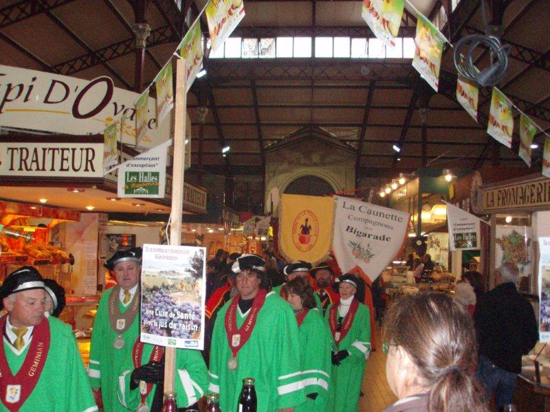 Halles_Narbonne_-_Cure_jus_de_raisin_&_Confreries_2008_(4)