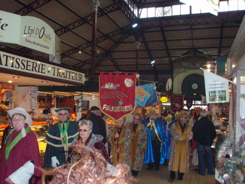 Halles_Narbonne_-_Cure_jus_de_raisin_&_Confreries_2008_(6)