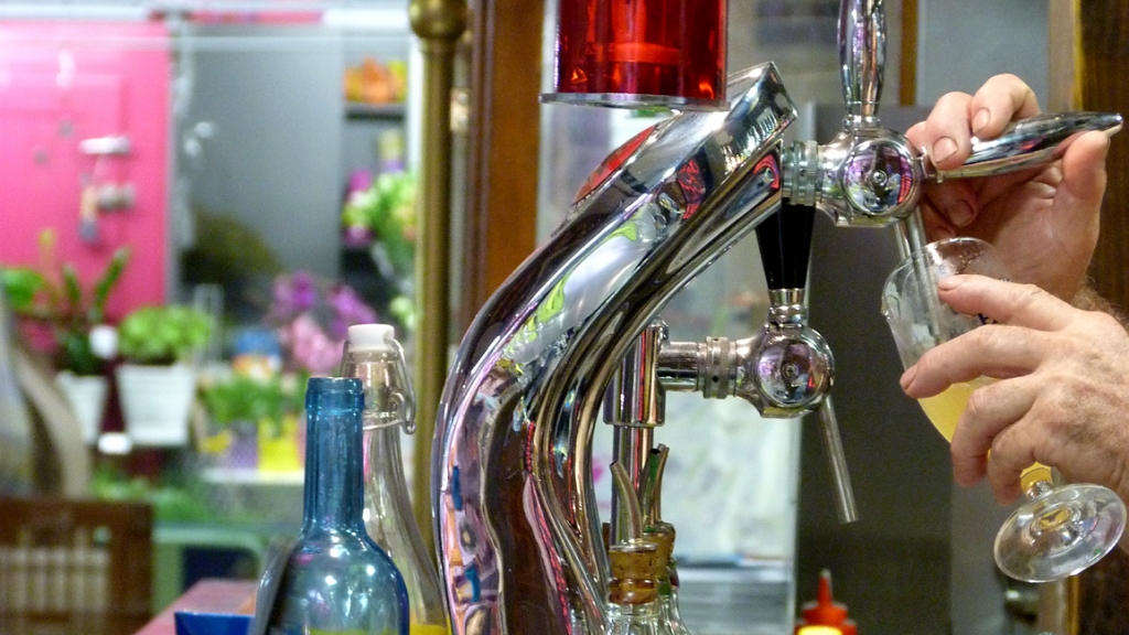 Produits_halles_narbonne_ambiance_bar_1