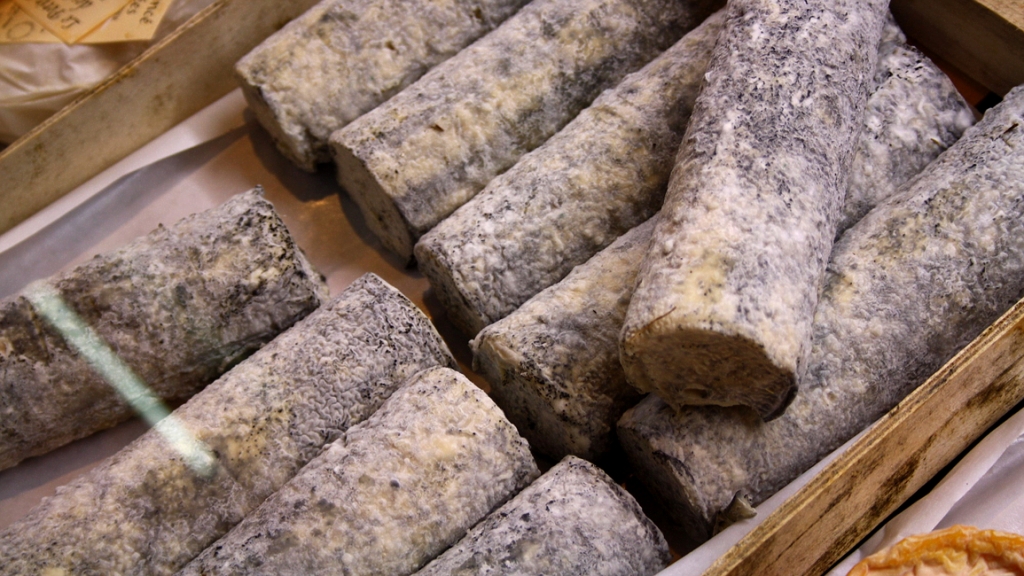 Produits_halles_narbonne_fromage_chevre_selle_sur_cher