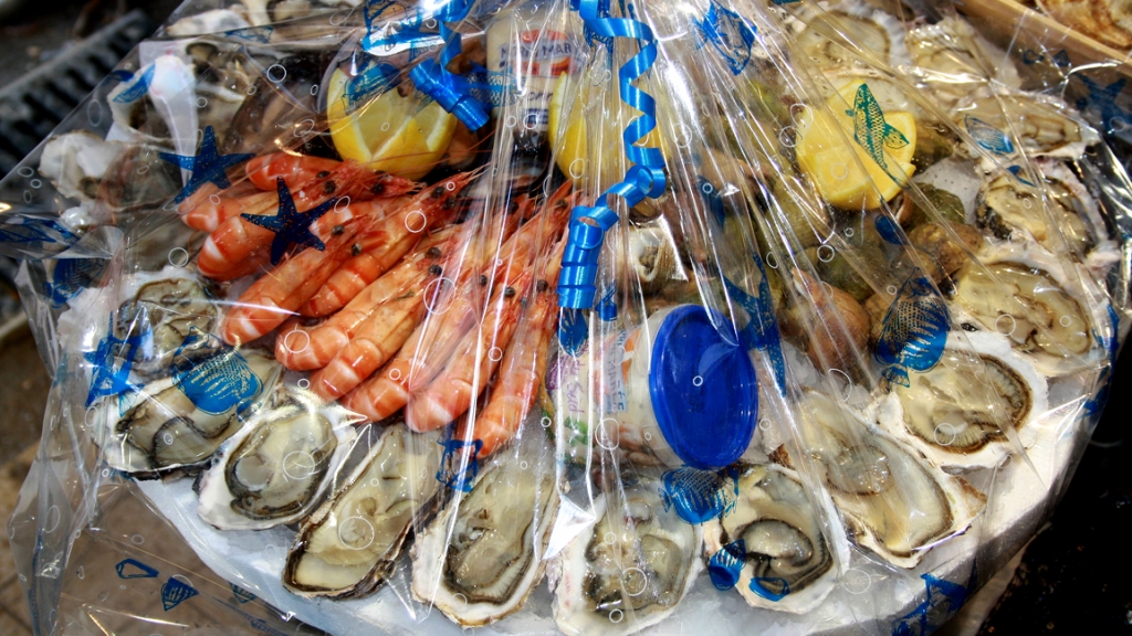 Produits_halles_narbonne_plateau_fruits_de_mer