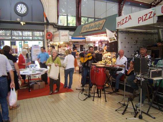 Halles_de_Narbonne_-jevais_aux_Halles_+_Cabas_victor_2006_(8)