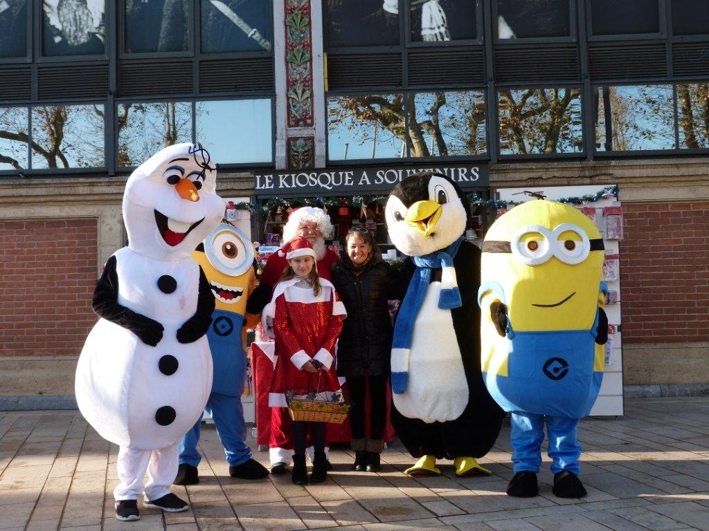 halles_narbonne_noel_animation_pere_noel_mascottes_parade_banda_2016-02