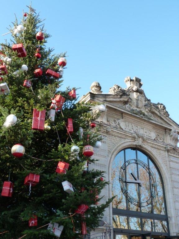 halles_narbonne_noel_animation_pere_noel_mascottes_parade_banda_2016-04