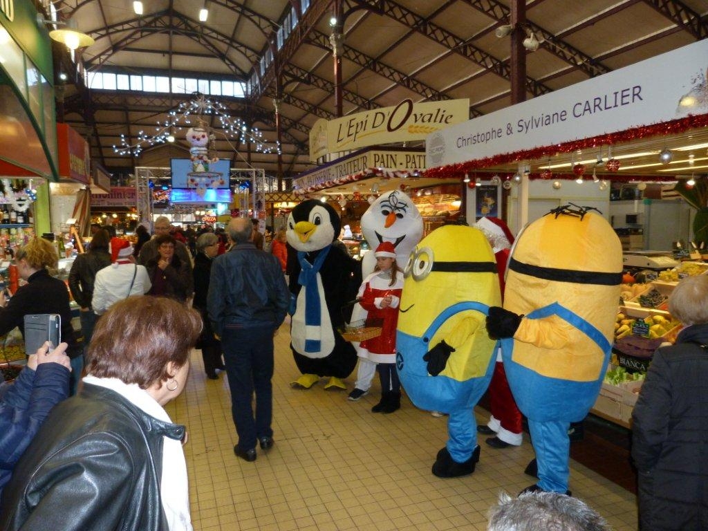 halles_narbonne_noel_animation_pere_noel_mascottes_parade_banda_2016-08