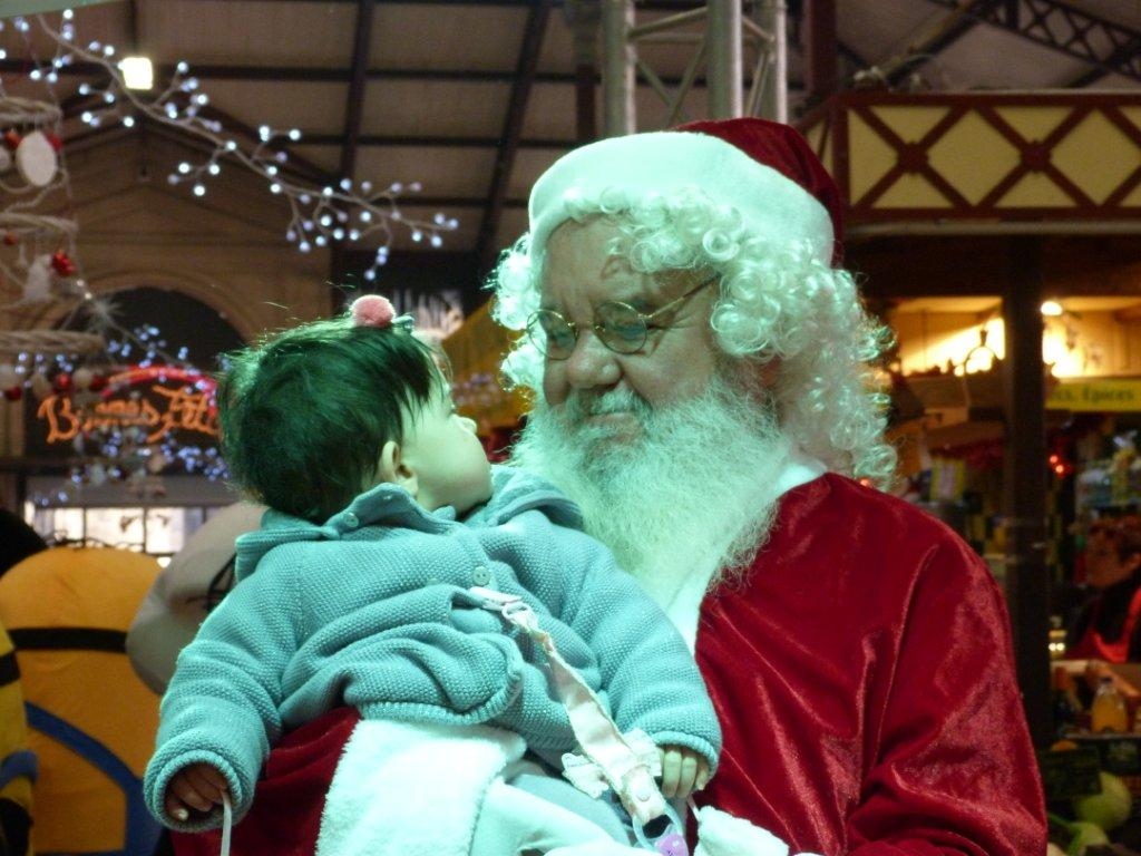 halles_narbonne_noel_animation_pere_noel_mascottes_parade_banda_2016-10