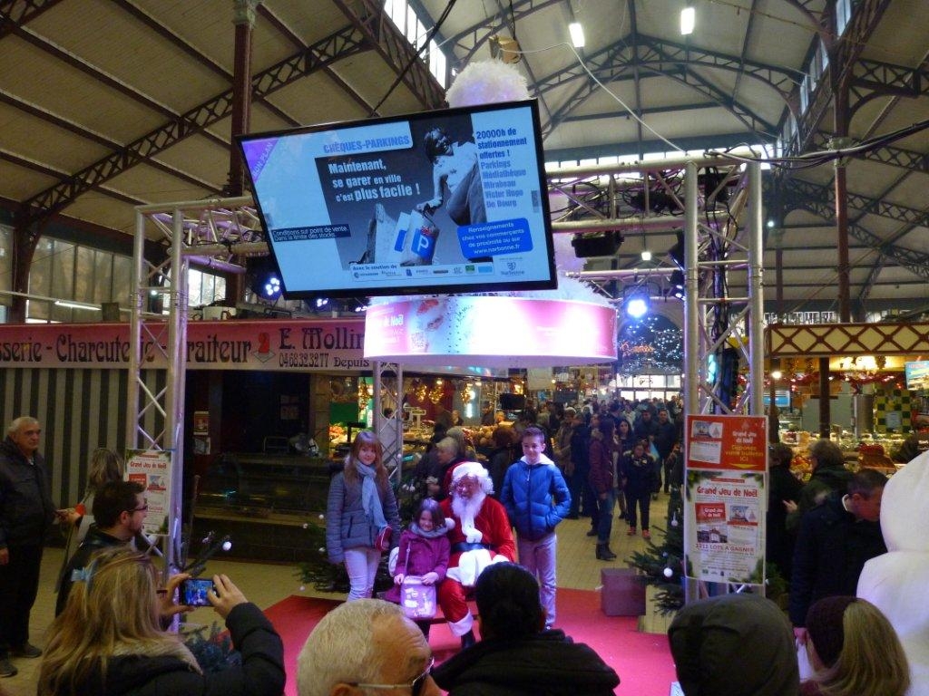 halles_narbonne_noel_animation_pere_noel_mascottes_parade_fanfare_2016-01