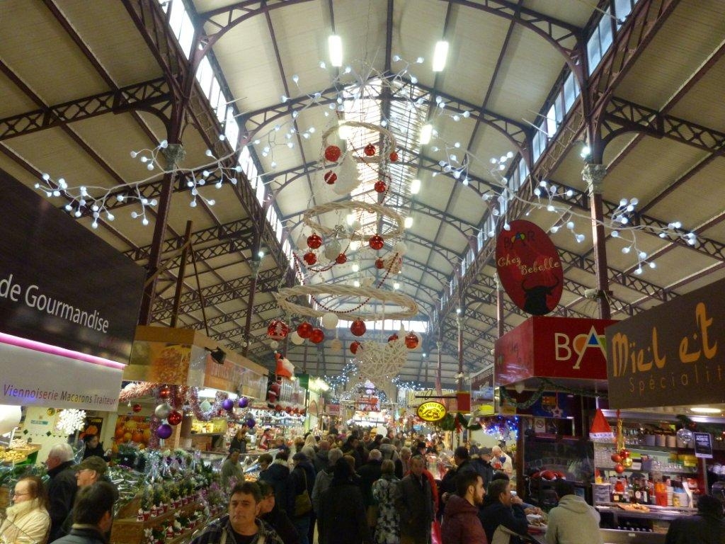 halles_narbonne_noel_animation_pere_noel_mascottes_parade_fanfare_2016-02