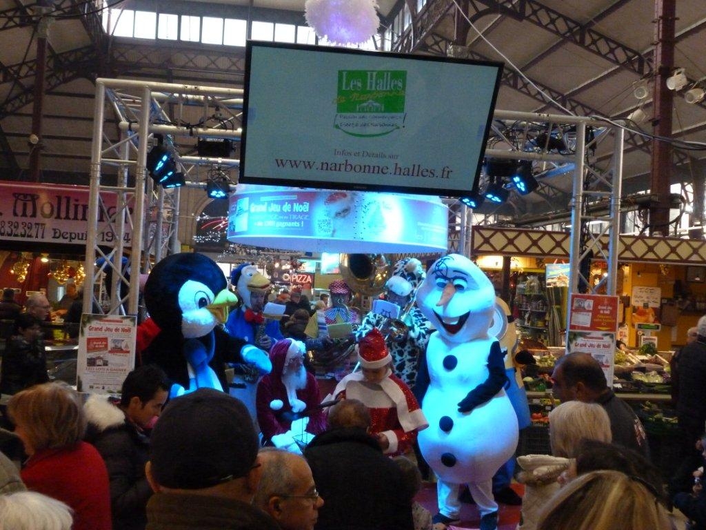 halles_narbonne_noel_animation_pere_noel_mascottes_parade_fanfare_2016-04