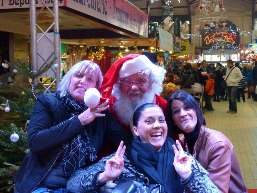 halles_narbonne_noel_animation_pere_noel_mascottes_parade_fanfare_2016-26