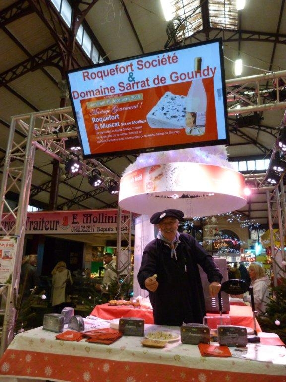 halles_narbonne_noel_animation_roquefort_societe_baragnaudes_sarrat_de_goundy_muscat_jolie_mome_planteur_2016-04