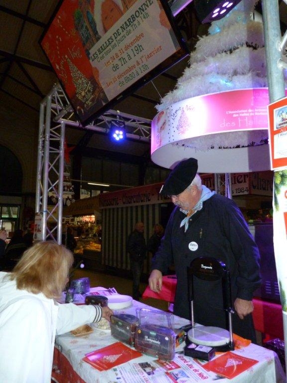 halles_narbonne_noel_animation_roquefort_societe_baragnaudes_sarrat_de_goundy_muscat_jolie_mome_planteur_2016-07
