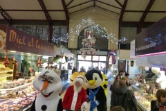 halles_narbonne_noel_animation_pere_noel_mascottes_parade_banda_2016-07