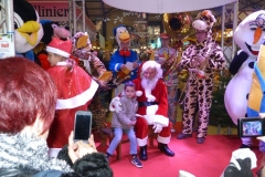 halles_narbonne_noel_animation_pere_noel_mascottes_parade_fanfare_2016-06