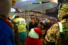 halles_narbonne_noel_animation_pere_noel_mascottes_parade_fanfare_2016-11