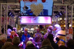 halles_narbonne_noel_animation_pere_noel_mascottes_parade_fanfare_2016-16