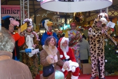 halles_narbonne_noel_animation_pere_noel_mascottes_parade_fanfare_2016-20