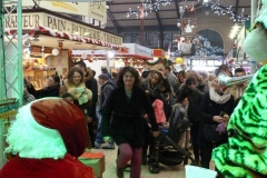 halles_narbonne_noel_animation_pere_noel_mascottes_parade_fanfare_2016-23