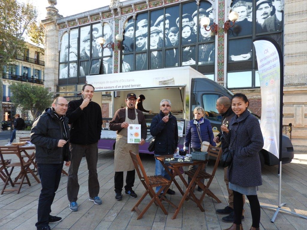 halles_narbonne_fromage_occitanie_irqualim_degustation_pelardon_rocamadour_bleu-des-causses_roquefort_tomme-pyrenees_laguiole_aop_igp05