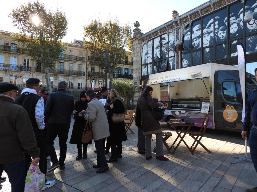 halles_narbonne_fromage_occitanie_irqualim_degustation_pelardon_rocamadour_bleu-des-causses_roquefort_tomme-pyrenees_laguiole_aop_igp10