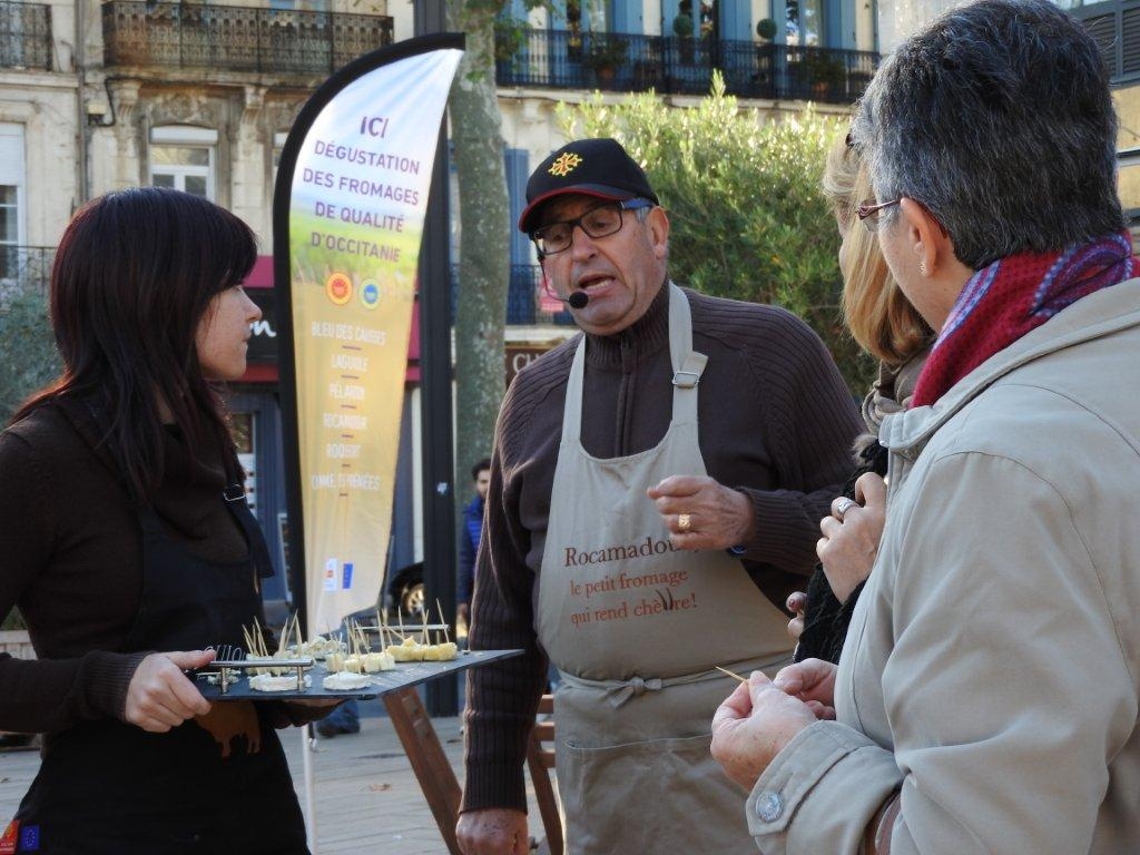 halles_narbonne_fromage_occitanie_irqualim_degustation_pelardon_rocamadour_bleu-des-causses_roquefort_tomme-pyrenees_laguiole_aop_igp11