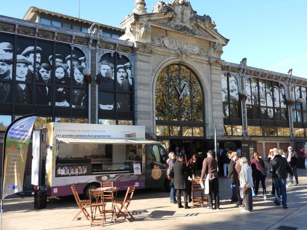 halles_narbonne_fromage_occitanie_irqualim_degustation_pelardon_rocamadour_bleu-des-causses_roquefort_tomme-pyrenees_laguiole_aop_igp14