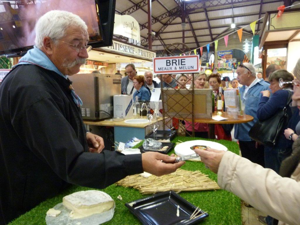 halles_narbonne_animation_fromage_brie_de_meaux_brie_de_melun_saint-faron_1
