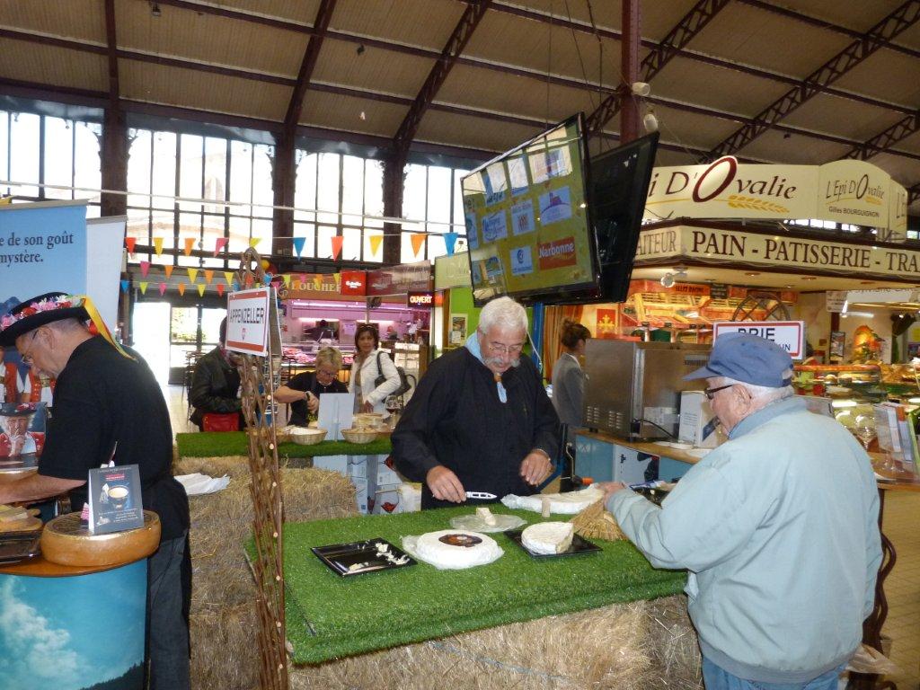 halles_narbonne_animation_fromage_brie_de_meaux_brie_de_melun_saint-faron_2