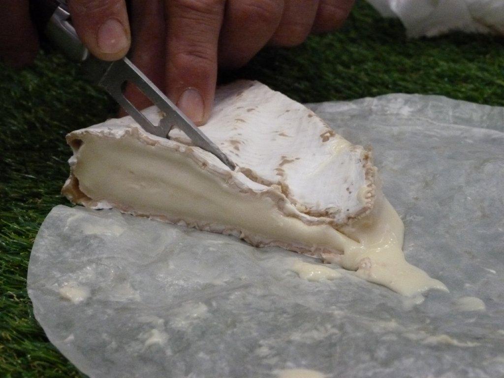 halles_narbonne_animation_fromage_brie_de_meaux_brie_de_melun_saint-faron_5