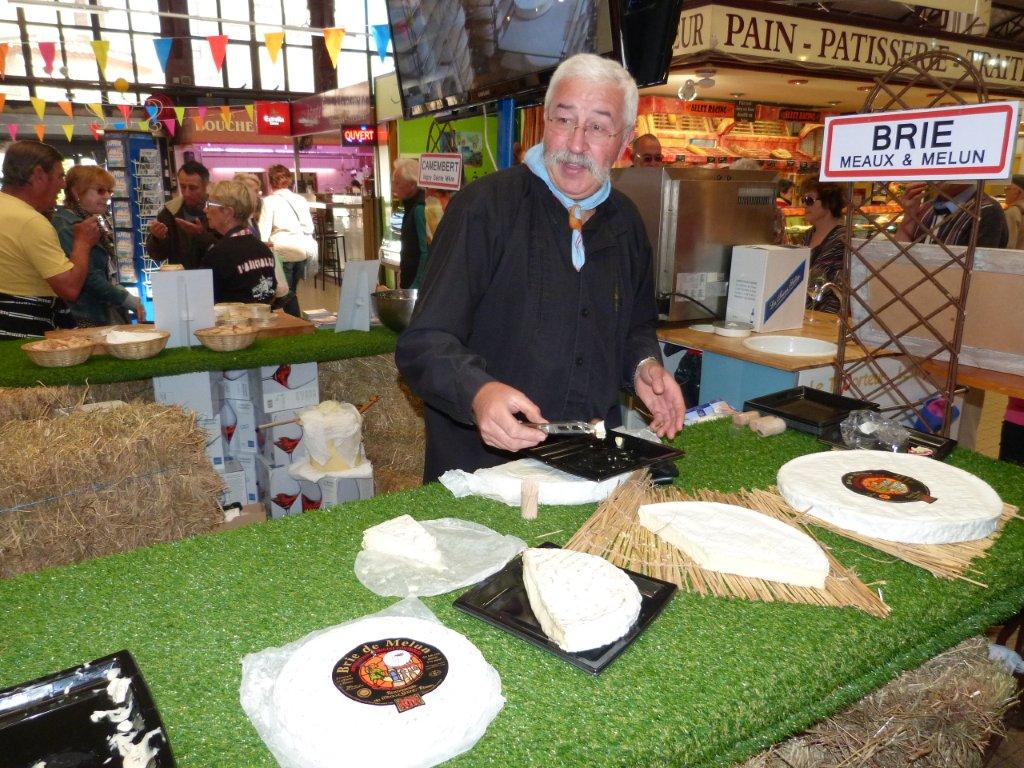 halles_narbonne_animation_fromage_brie_de_meaux_brie_de_melun_saint-faron_7