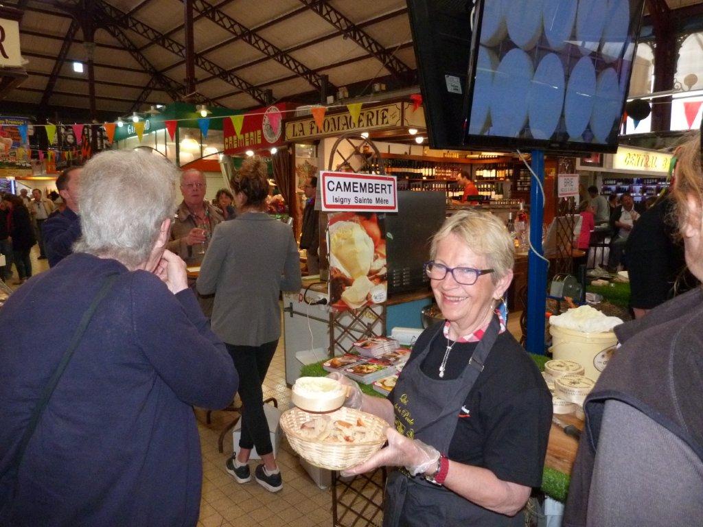 halles_narbonne_animation_fromage_isigny_camembert_beurre-22