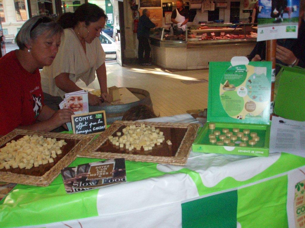 Halles narbonne journee slow food produits laitiers 2008 (4)