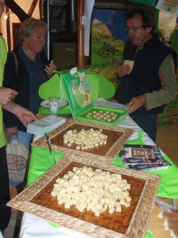 Halles narbonne journee slow food produits laitiers 2008 (7)