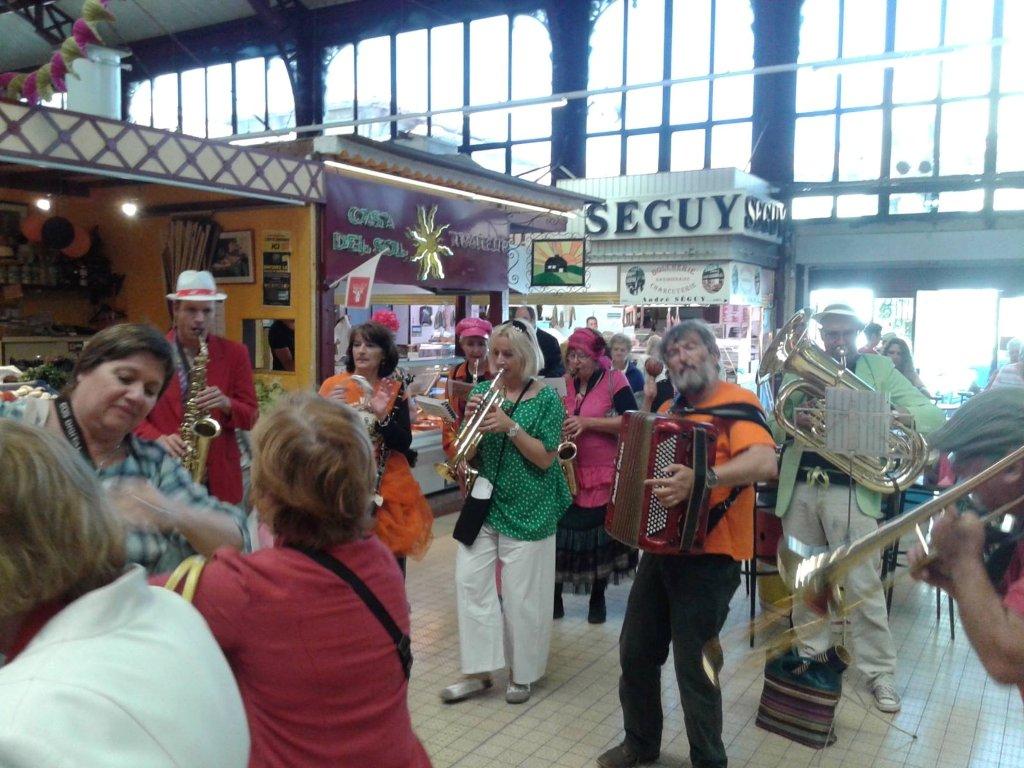 halles_narbonne_tout_un_fromage_cercle_occitan_la_clape_consulat_septimanie_24_mai_2014-01