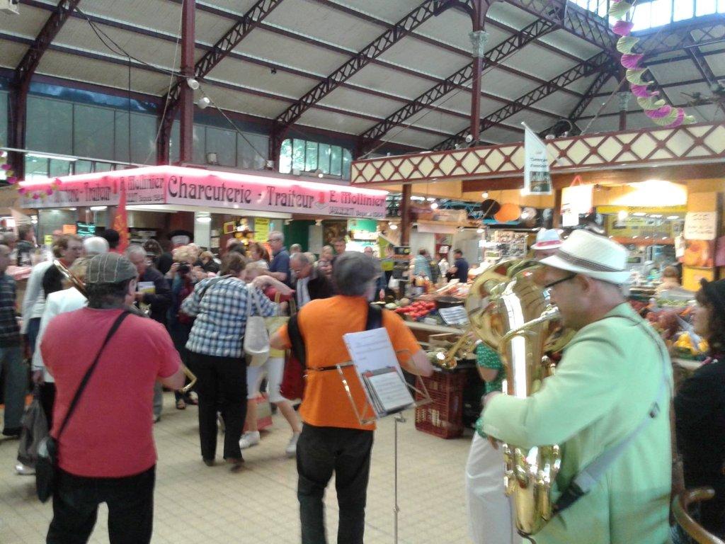 halles_narbonne_tout_un_fromage_cercle_occitan_la_clape_consulat_septimanie_24_mai_2014-03