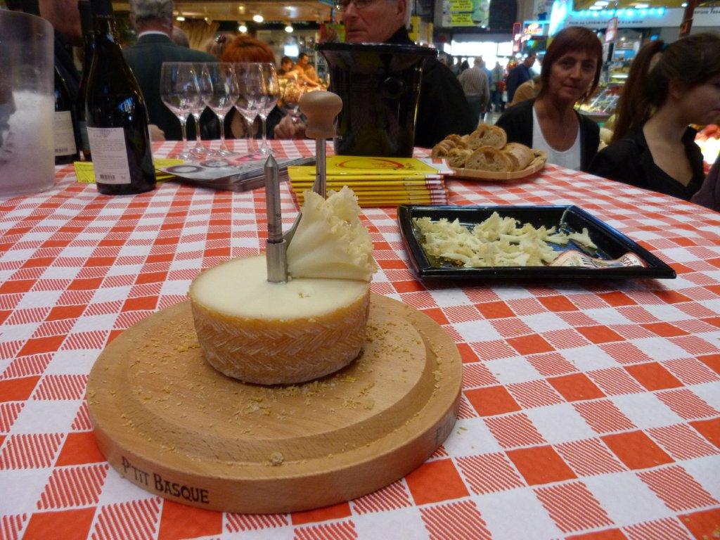 halles_narbonne_tout_un_fromage_cercle_occitan_la_clape_consulat_septimanie_24_mai_2014-12