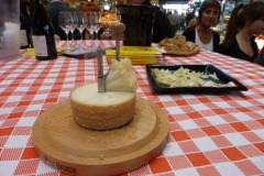 halles_narbonne_tout_un_fromage_cercle_occitan_la_clape_consulat_septimanie_24_mai_2014-12