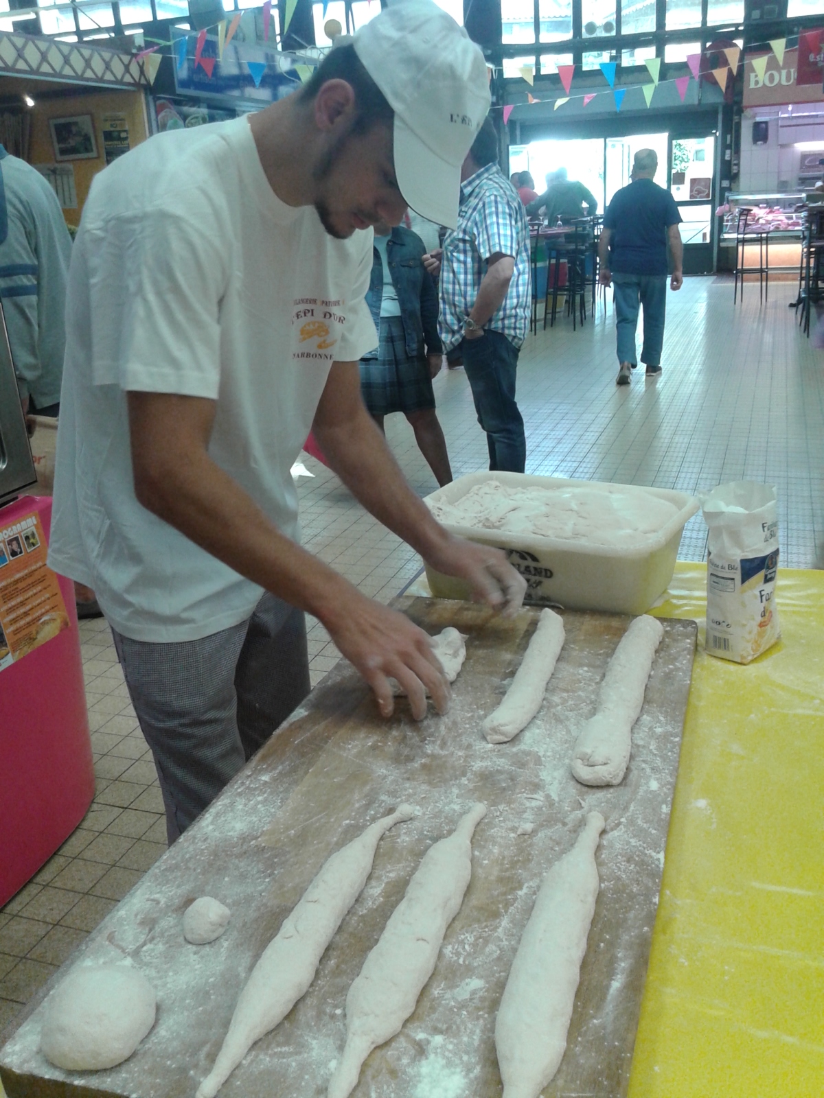 les_halles_de_narbonne_animation_pain_boulangers_boulangerie_epi-d-or_14_mai_2015-03