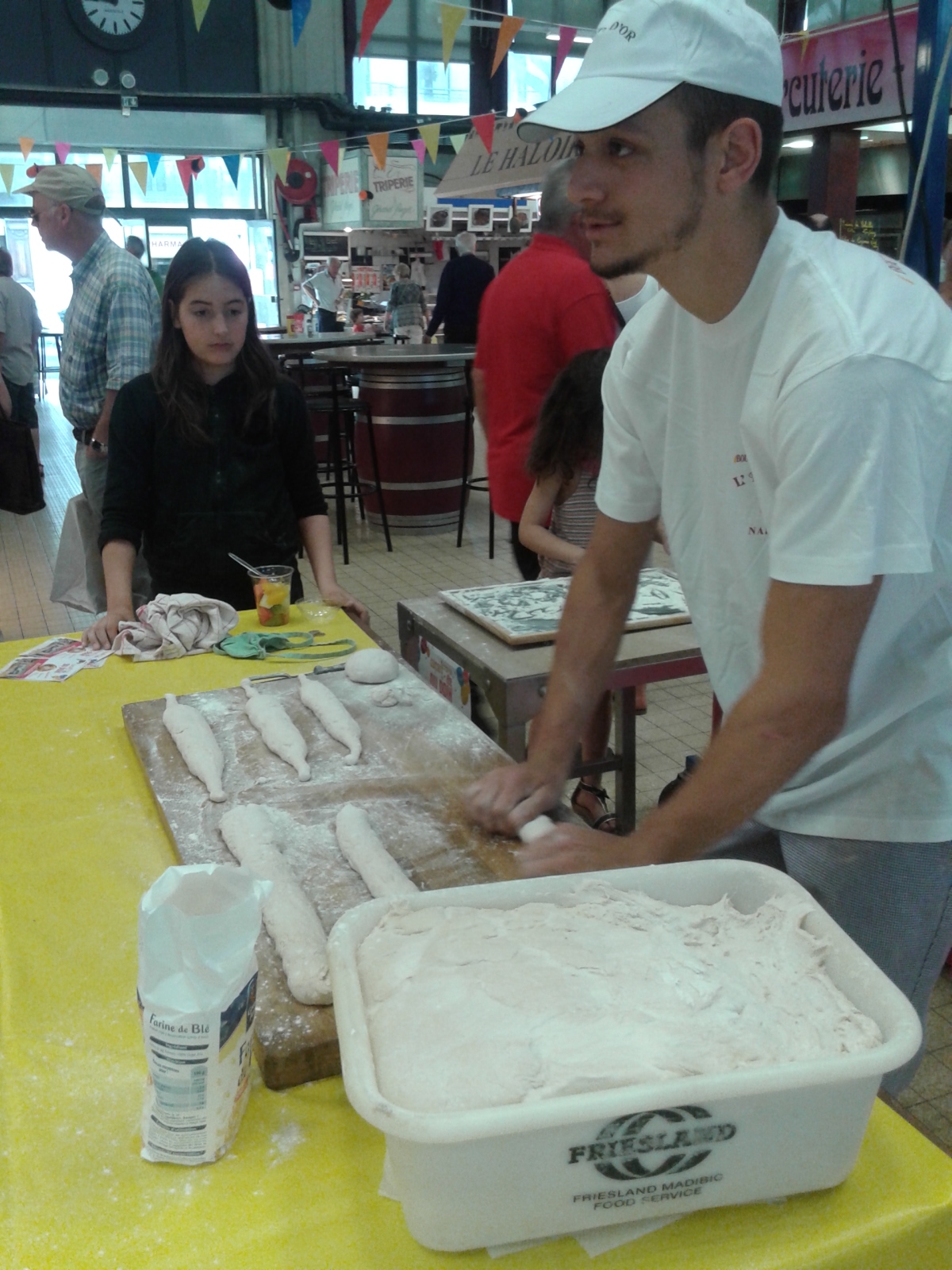 les_halles_de_narbonne_animation_pain_boulangers_boulangerie_epi-d-or_14_mai_2015-04