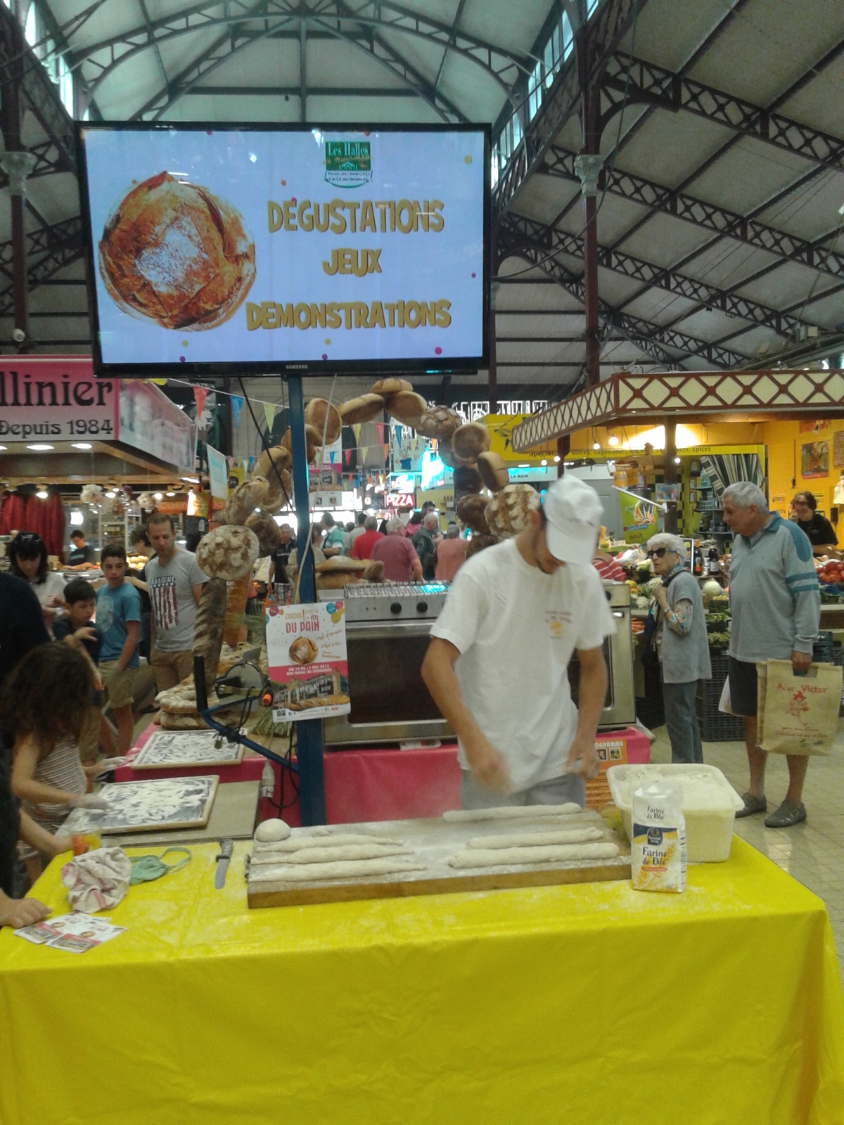 les_halles_de_narbonne_animation_pain_boulangers_boulangerie_epi-d-or_14_mai_2015-05