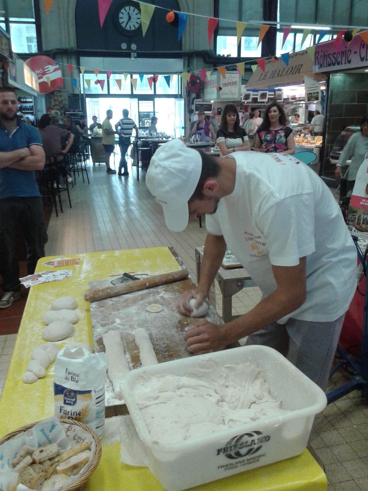les_halles_de_narbonne_animation_pain_boulangers_boulangerie_epi-d-or_14_mai_2015-12