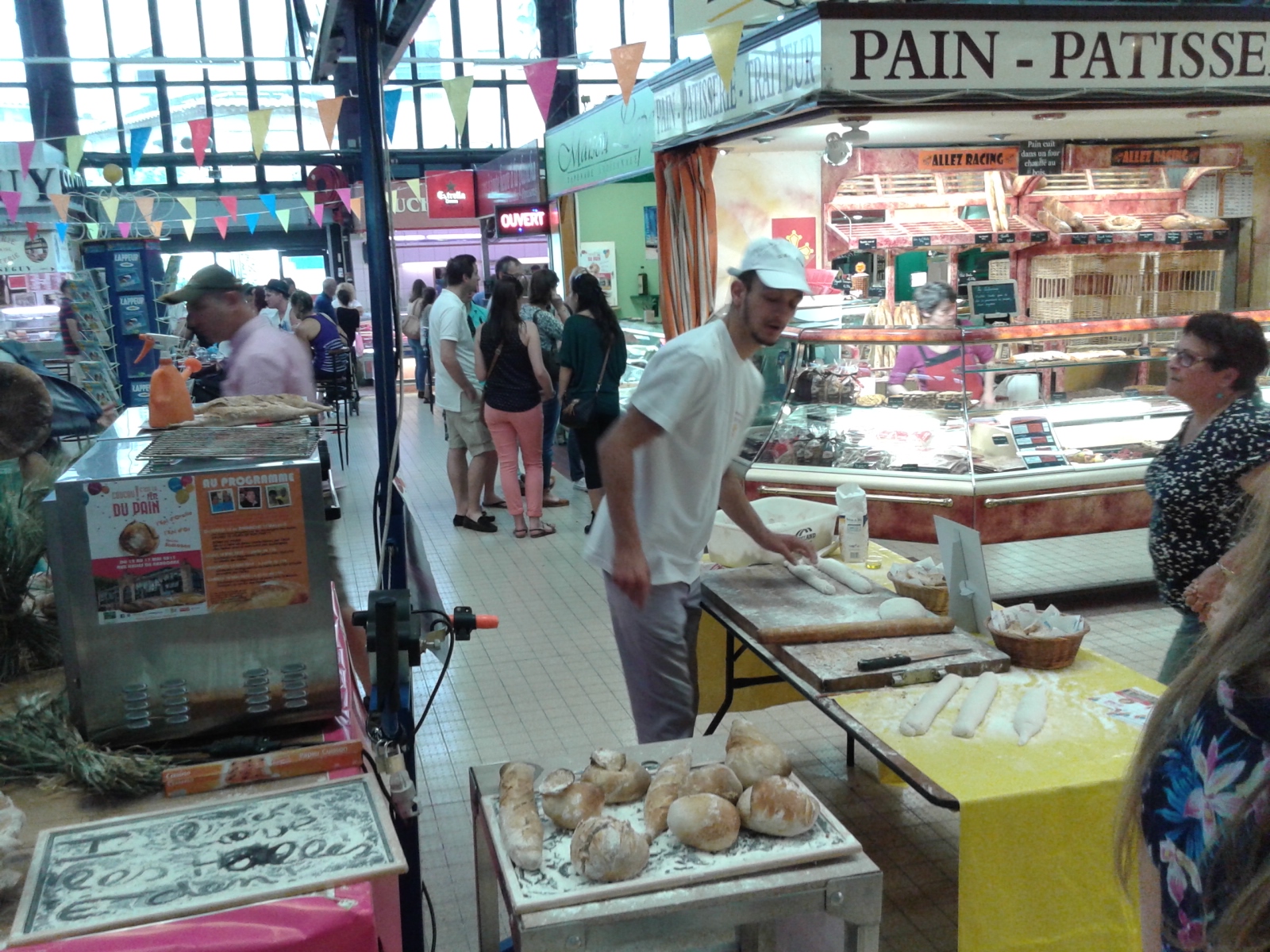 les_halles_de_narbonne_animation_pain_boulangers_boulangerie_epi-d-or_14_mai_2015-27